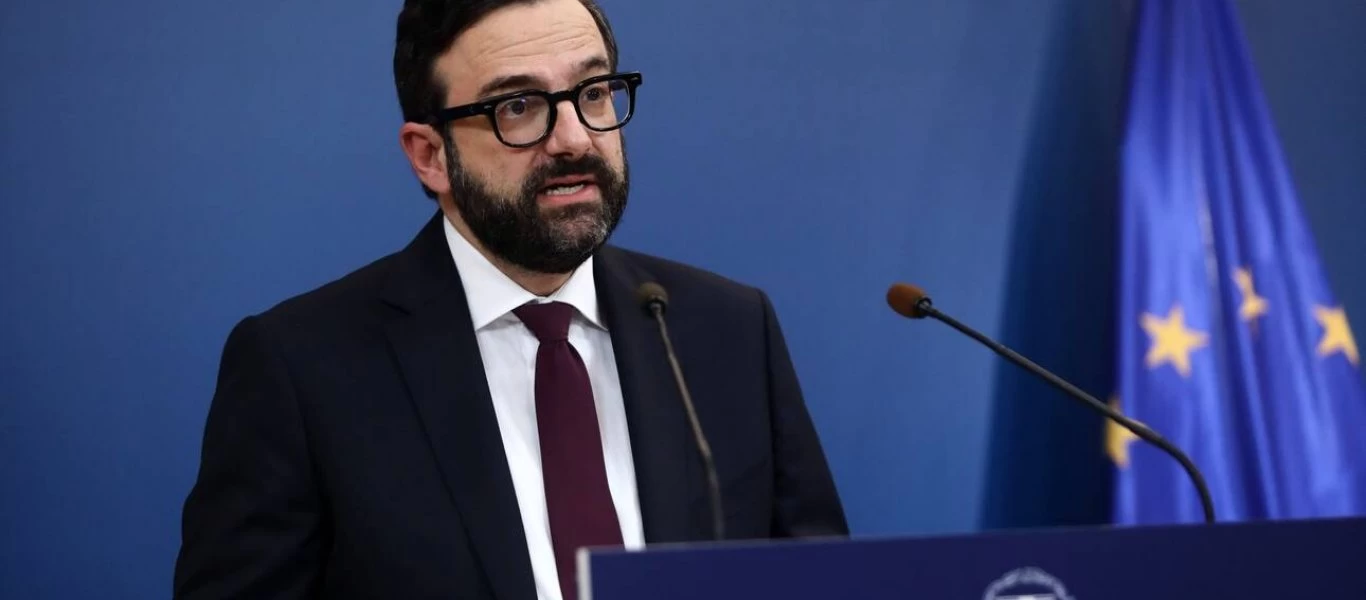 Αργά και σταθερά καταρρέουν: Παραιτήθηκε ο κυβερνητικός εκπρόσωπος Χρήστος Ταραντίλης